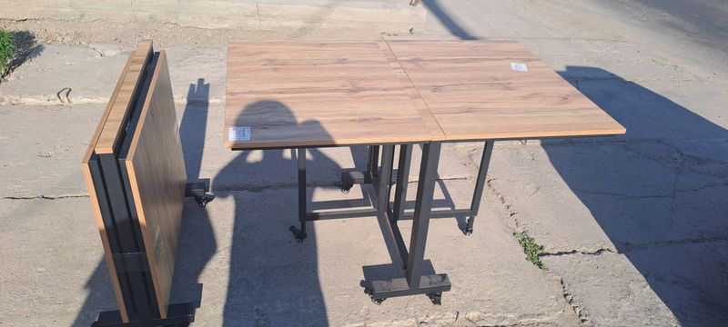 Stol unversal razmer 130/85/90 Stol unversal razmer 130/85/90