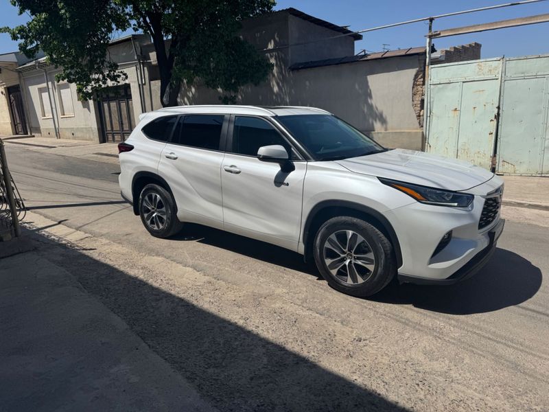 Toyota Highlander 2024 (Hybrid) 9400 km. Kraska tegmagan 100% Toyota Highlander 2024 (Hybrid) 9400 km. Kraska tegmagan 100%