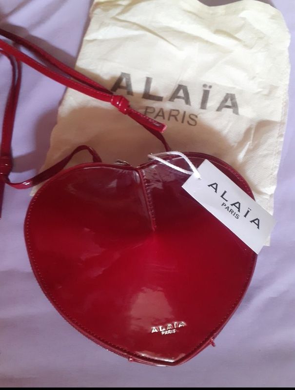 ALAIA serdechko sumkasi ALAIA serdechko sumkasi