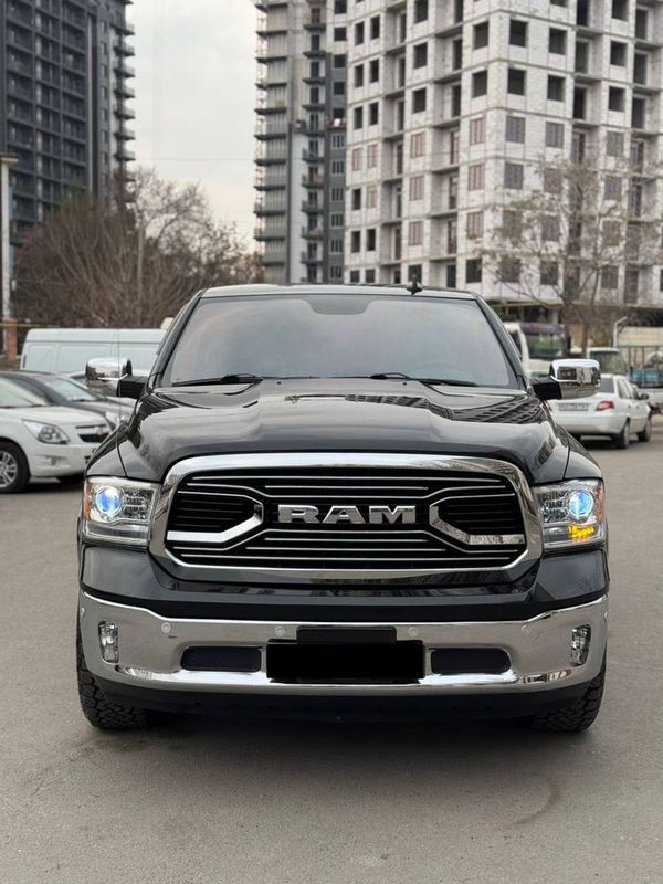 DODGE RAM 1500 4x4 Hemi 5.7 L V8