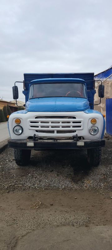 Zil 130. .