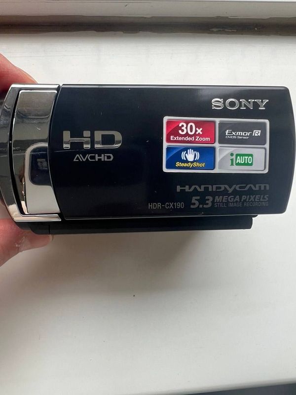 Видеокамера Sony HDR-CX190E