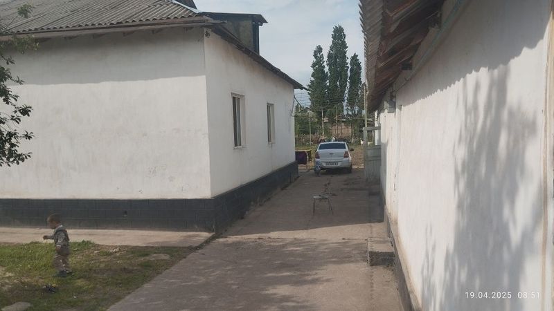 Bóstonliq tumani Yangi ovul mahallasida Charvoq yóli tomonda uy sotila Bóstonliq tumani Yangi ovul mahallasida Charvoq yóli tomonda uy sotila