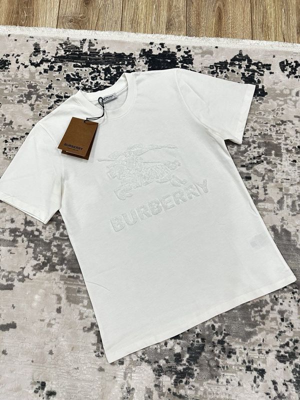 Футболка из США фирма "Burberry" р-р S Футболка из США фирма "Burberry" р-р S