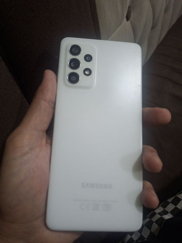 Продам Samsung A52 4/128 гб в белом цвете.сост отлич каробка доки ест