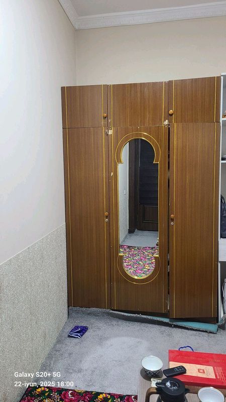 Shkaf sotiladi