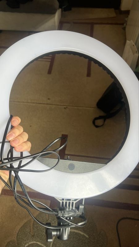 Lampa sotiladi katta Lampa sotiladi katta