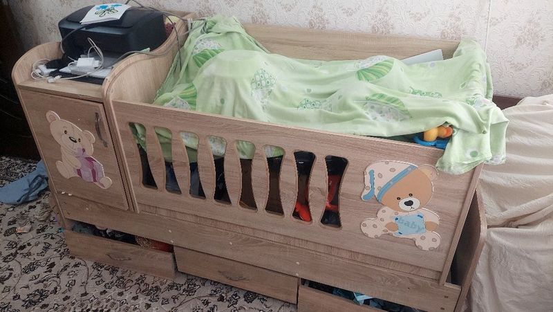 Детский кровать и шкаф Детский кровать и шкаф