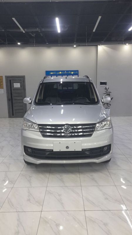 Dongfeng Glory 330S Lada Largus Dongfeng Glory 330S Lada Largus