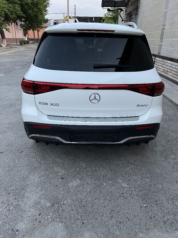Mersedez benz EQB 300 Mersedez benz EQB 300