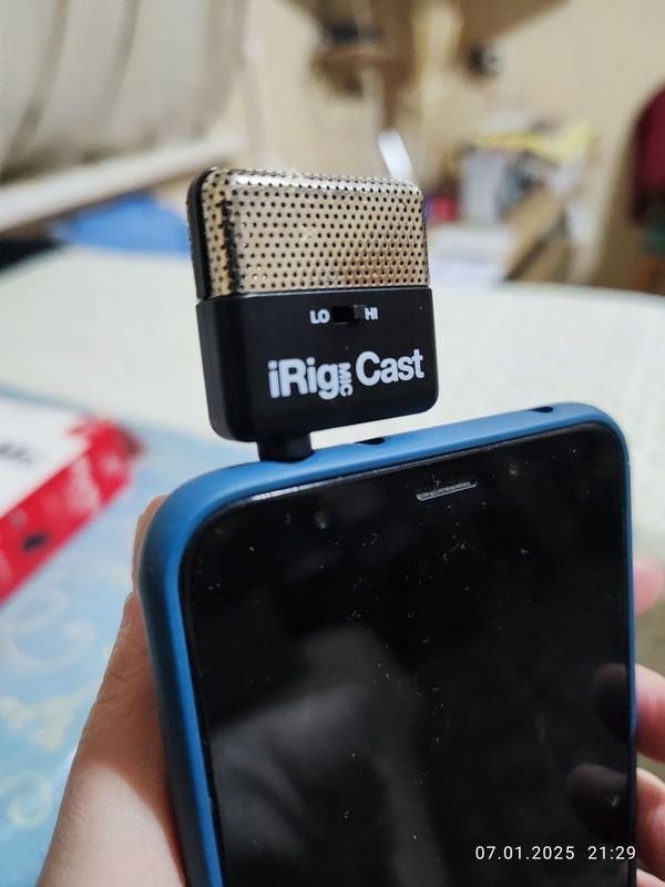 Продаю микрофон (б/у) iRig Mic Cast для записи голоса и подкастов