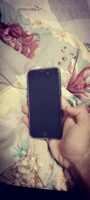 iPhone SE 2 (2020) iPhone SE 2 (2020)