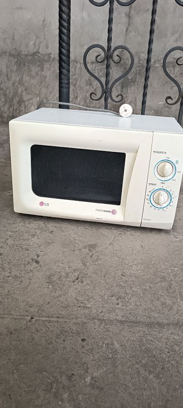 Mikrovalnovka sotiladi LG