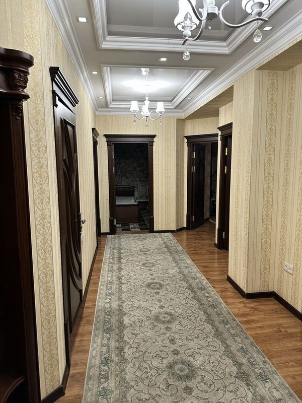 Kvartira arendaga beriladi 1 etaj golden house domi