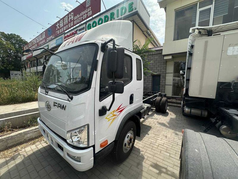 FAW TIGER V Shassi Шасси без кузов + андроид монитор 360 камера FAW TIGER V Shassi Шасси без кузов + андроид монитор 360 камера