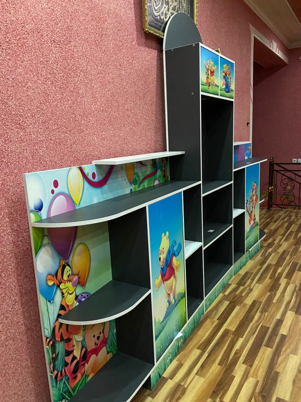 bolalar shkafchasi oynchog terib qoyadigan