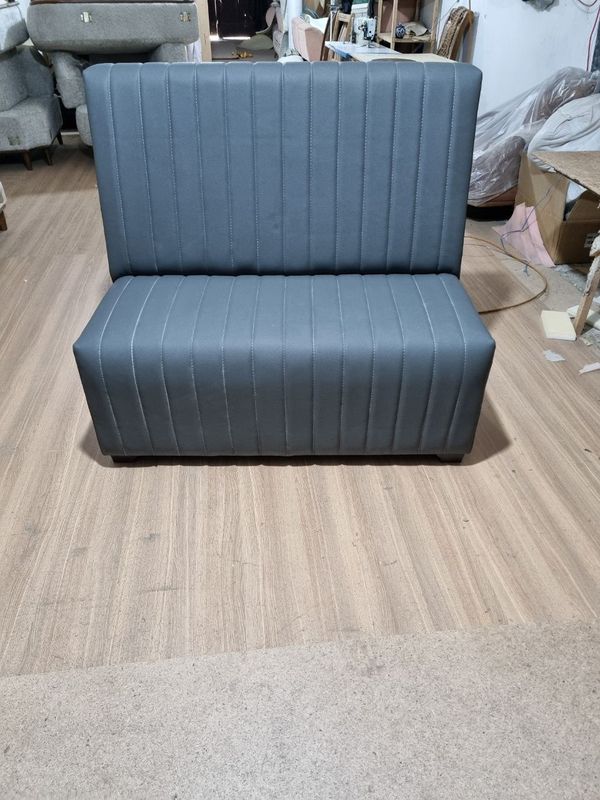 Divan sotiladi narxini kelishamiz Divan sotiladi narxini kelishamiz