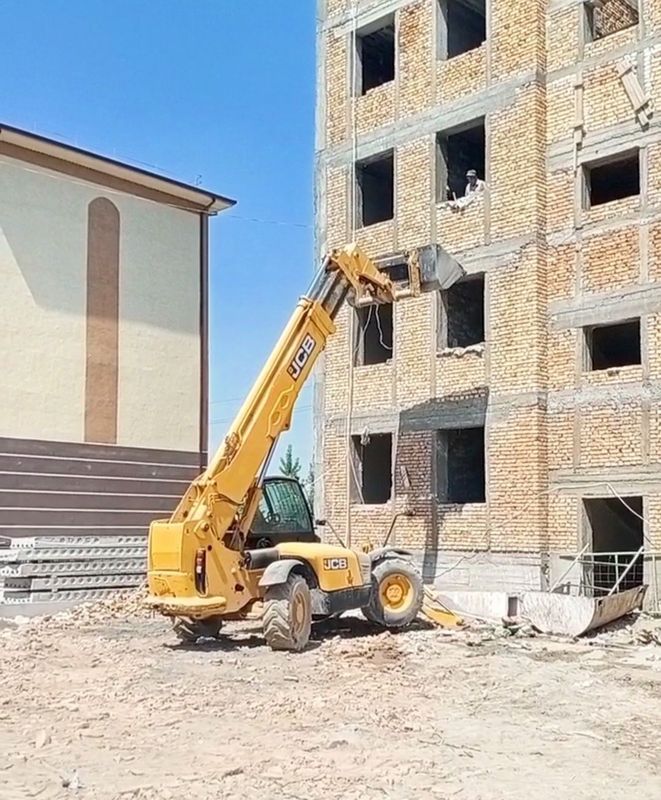 Продается телескопический погрузчик JCB 540-170