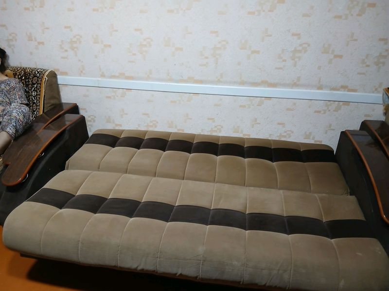 Раскладной диван и 2 кресла Раскладной диван и 2 кресла