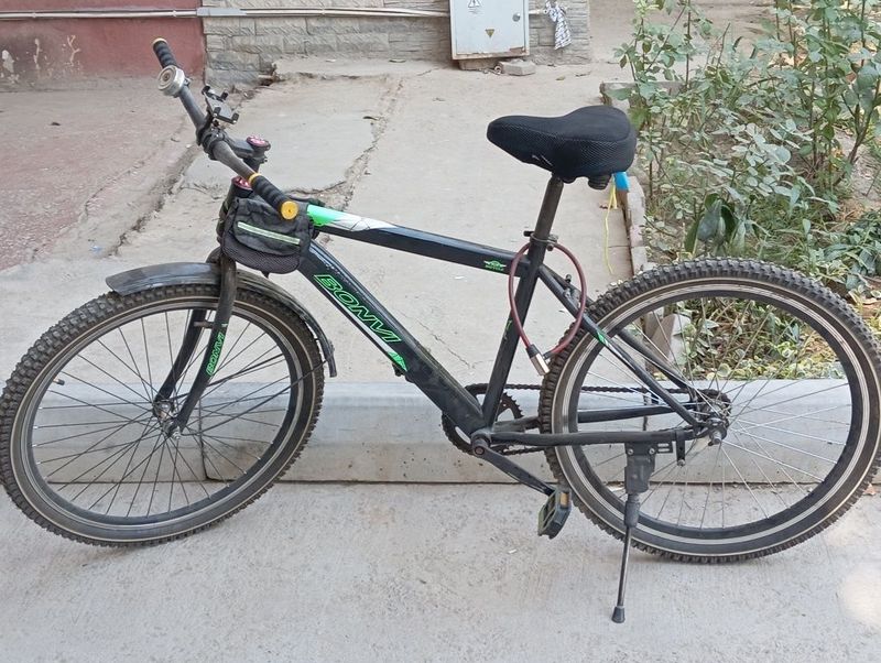 Velosiped 26 sotiladi aybi yoʻq. Narxi 850 ming soʻm.