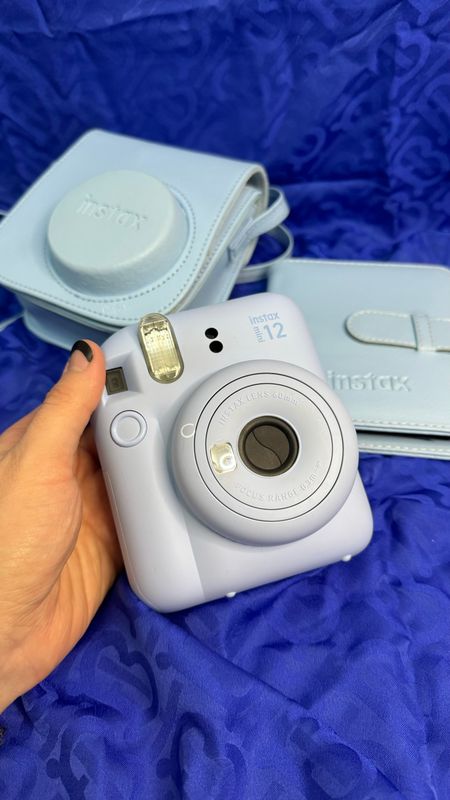 Фотоаппарат instax 12 почти новый без царапин Фотоаппарат instax 12 почти новый без царапин