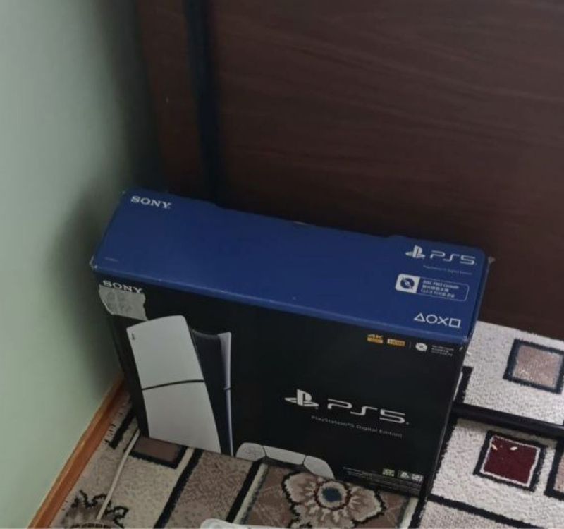 Ps5 slim 1TB с играми. Пользовались 2 дня. Комплект полный Ps5 slim 1TB с играми. Пользовались 2 дня. Комплект полный