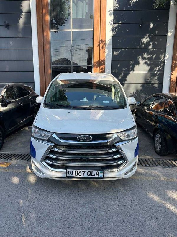 JAC M4 Microavtobus Avtomat JAC M4 Microavtobus Avtomat