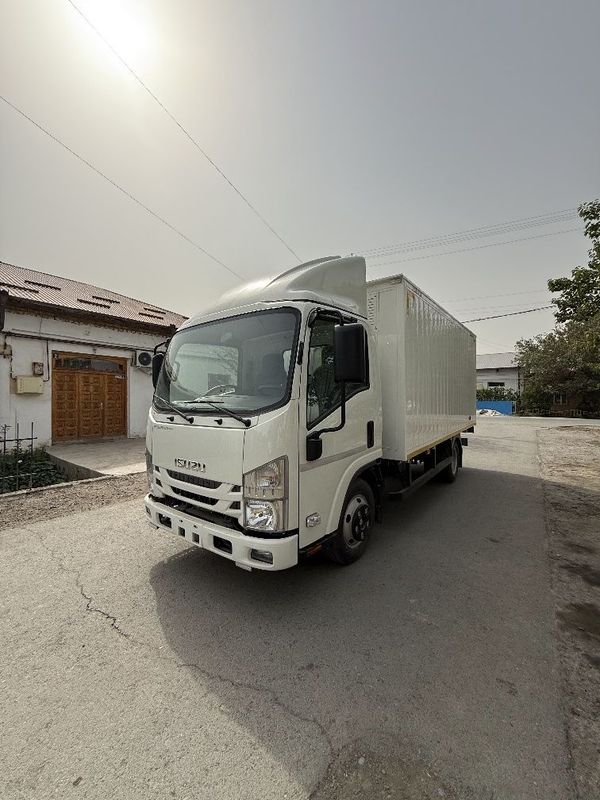 Isuzu furgon NMR 77H 3.5 tonnali