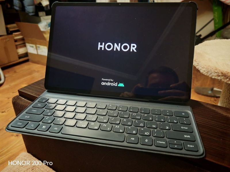 Планшет Honor Pad 9 12/512gb с клавиатурой оригинальной Планшет Honor Pad 9 12/512gb с клавиатурой оригинальной