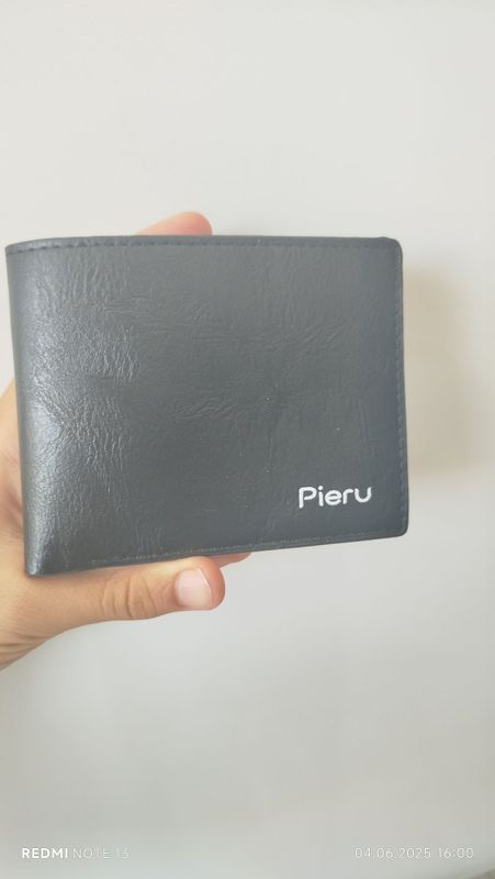 Продам кошелек Pieru – всего за 20 000 сум! Продам кошелек Pieru – всего за 20 000 сум!