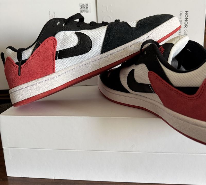 НОВЫЙ оригинал NIKE кроссовка размер 42-43 НОВЫЙ оригинал NIKE кроссовка размер 42-43