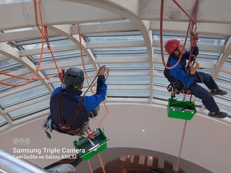 Oyna yuvish, cleaning alpinist xizmatlari "City Falcons" jamoasi