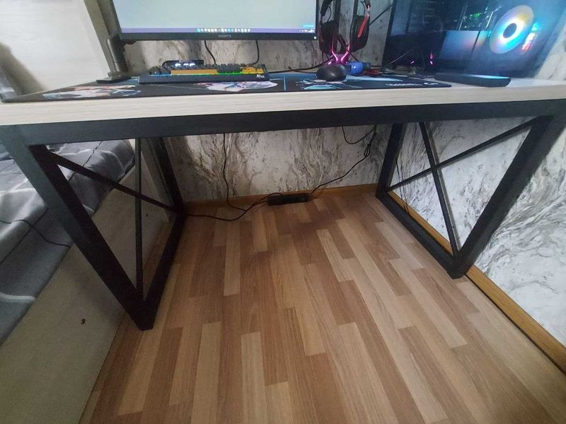 Продам стол 131x71x75