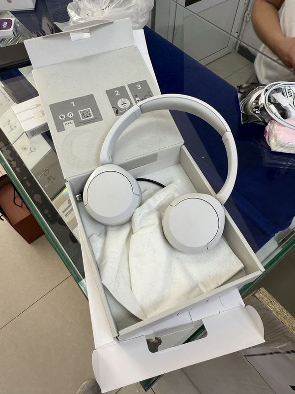 Sony Orginal Headphones CH-520 Sony Orginal Headphones CH-520