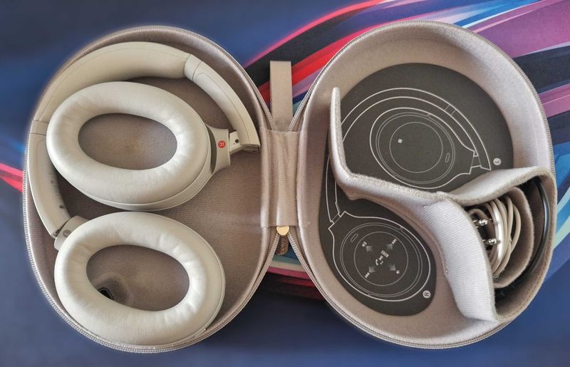 Продам Sony WH-1000XM4 — оригинал, отличное состояние
