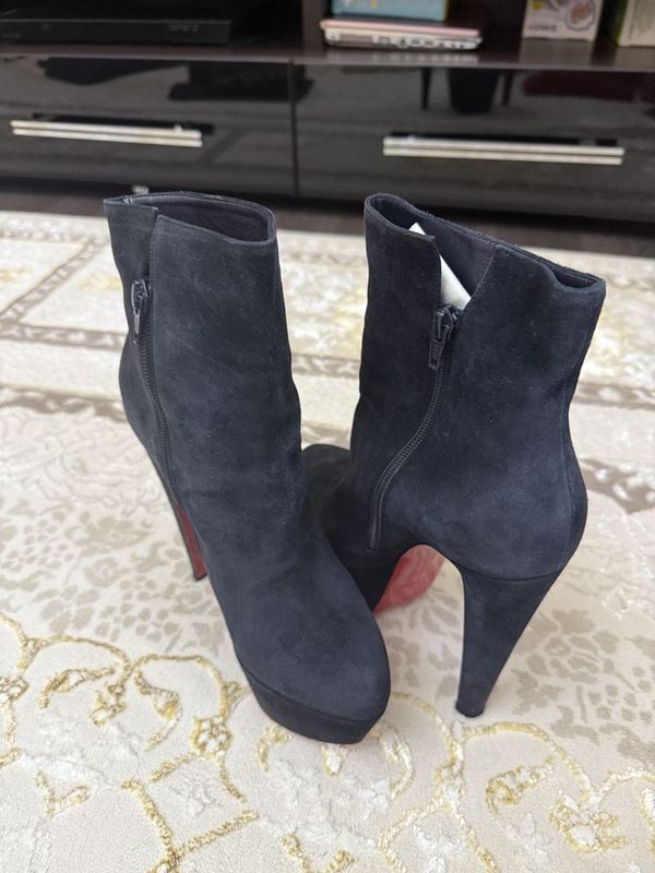 Оригинальные сапоги от Louboutin
