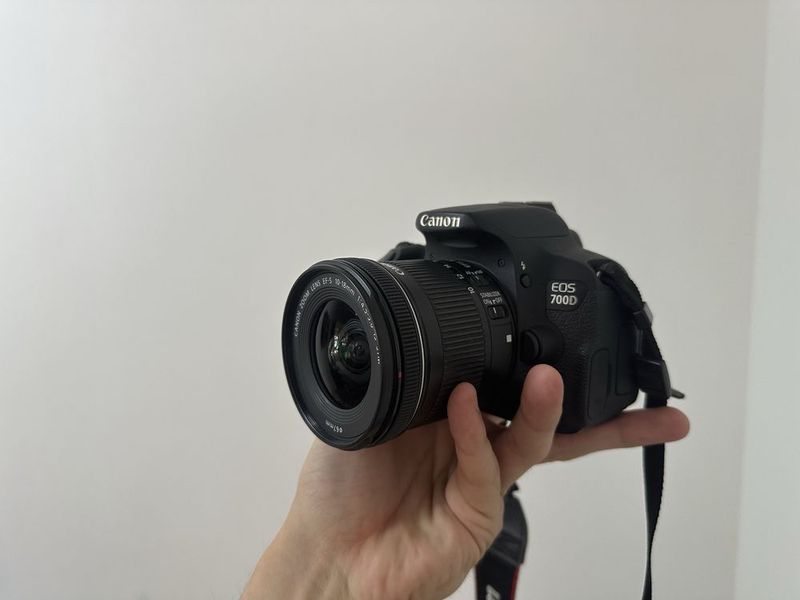 Продам фотоаппарат Canon EOS 700d Продам фотоаппарат Canon EOS 700d