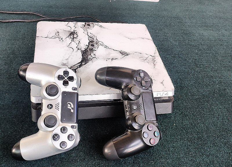 Playstation 4 slim Playstation 4 slim