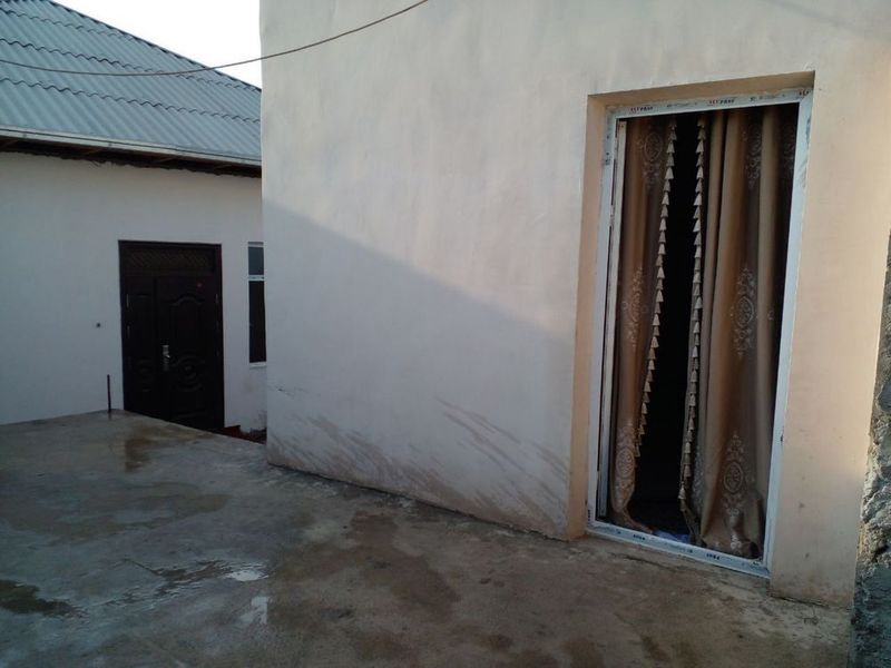Arzon va qulay 6 xonali uy sotiladi Arzon va qulay 6 xonali uy sotiladi