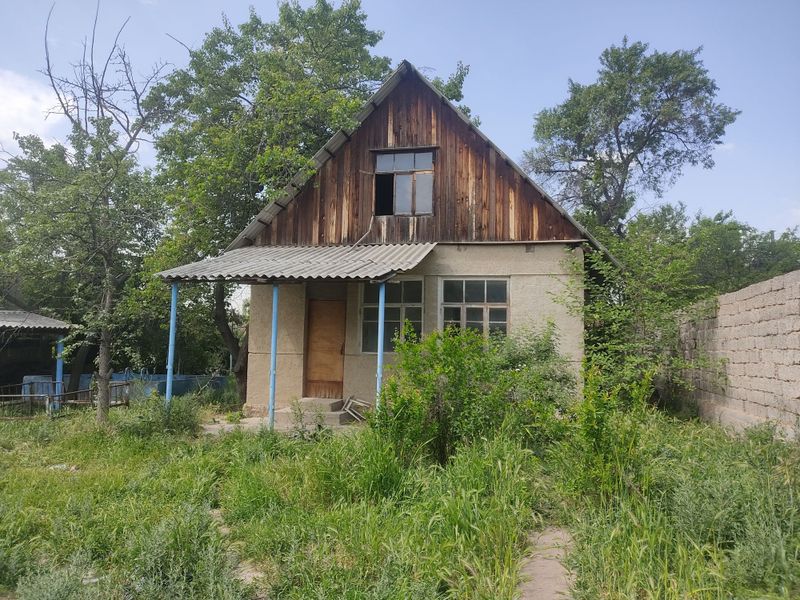 Продается дача в пос.Навбахор, Паркенским районе