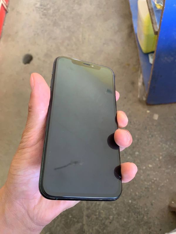 Iphone 11 pro sotiladi srochniga Iphone 11 pro sotiladi srochniga