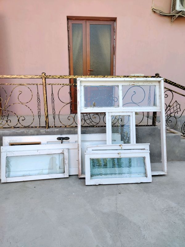 СРОЧНО продаются 2 окна и 1 дверь