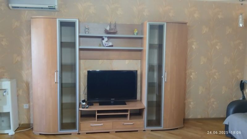 Стенка горка для зала .длина2.80..высота 2.06 Стенка горка для зала .длина2.80..высота 2.06