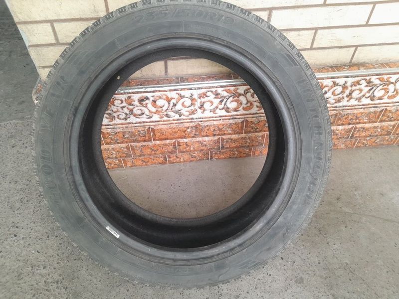 Goodyear 235/60 R19 Goodyear 235/60 R19