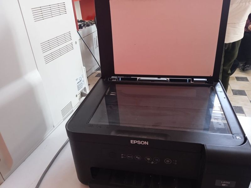 Epson4150 3/1 sotiladi svitnoy