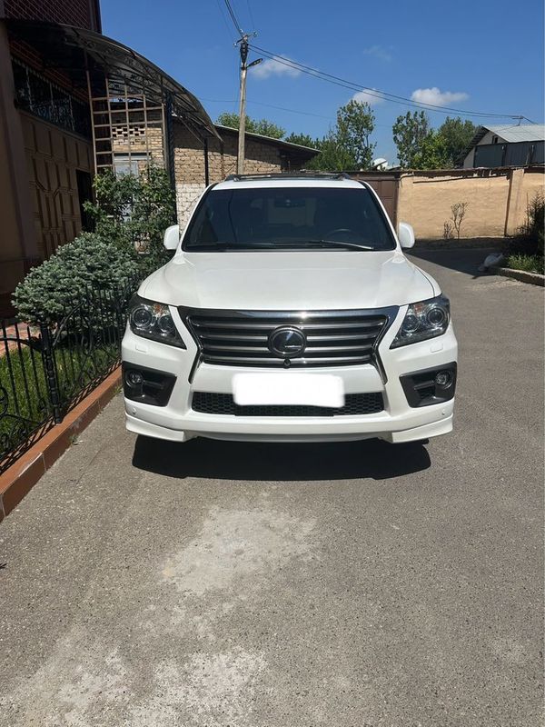 Lexus LX570 состояние идеальное