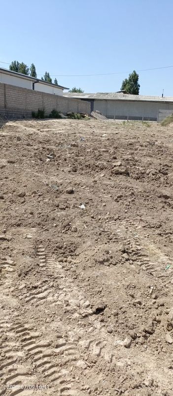 Nazarbek kamitern mahallasida quruq yer sotiladi