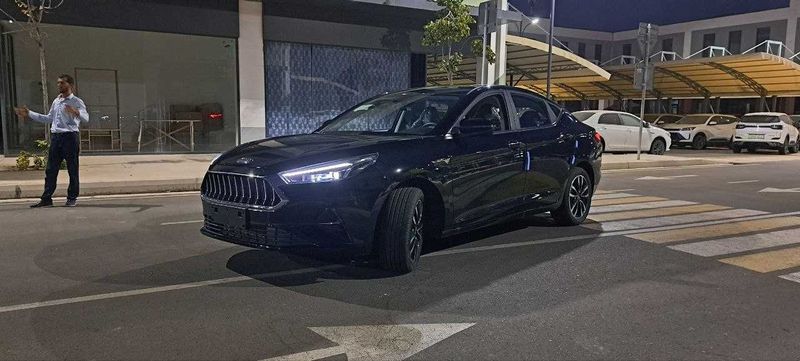 JAC J7 кафолат 3 йил / 150,000 км хакикий оилавий лифтбэк автоси. JAC J7 кафолат 3 йил / 150,000 км хакикий оилавий лифтбэк автоси.