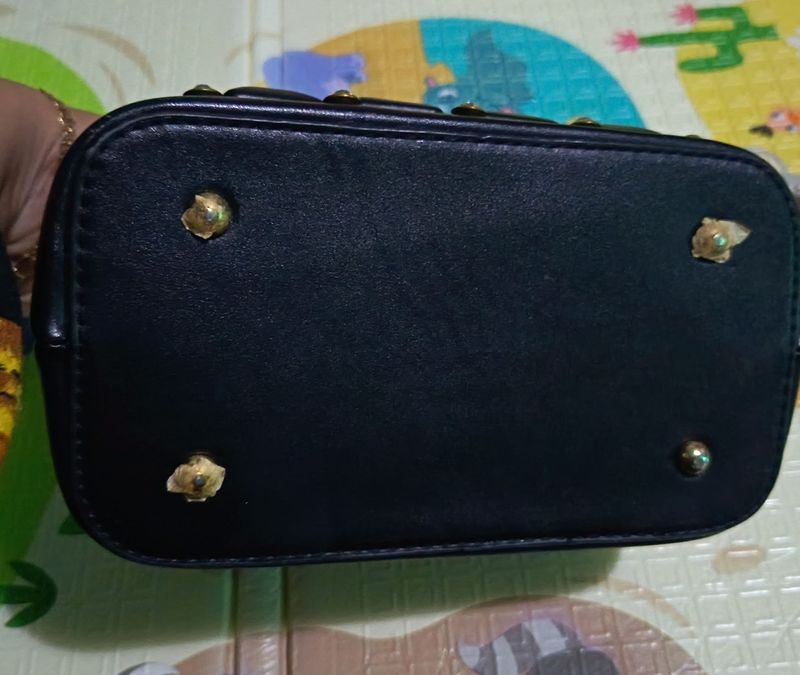 ayollar sumkasi