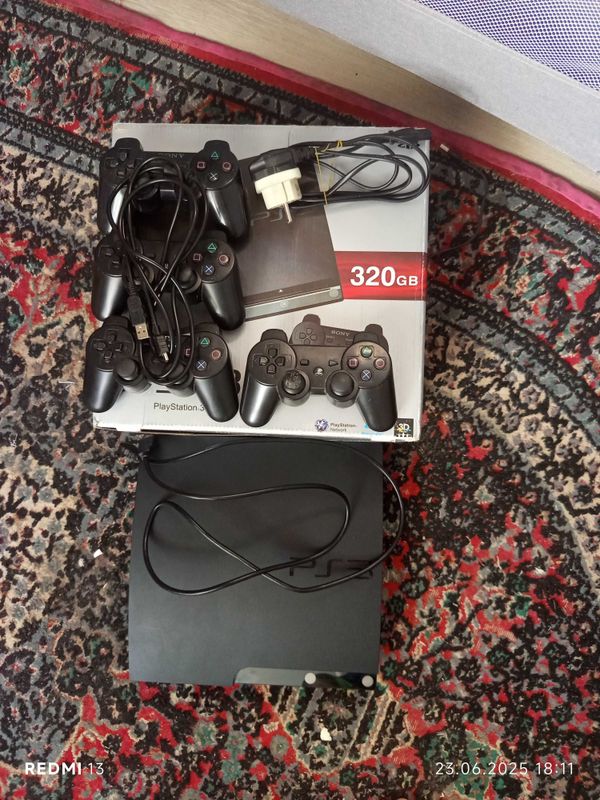 Продаю playstation 3 320gb Продаю playstation 3 320gb